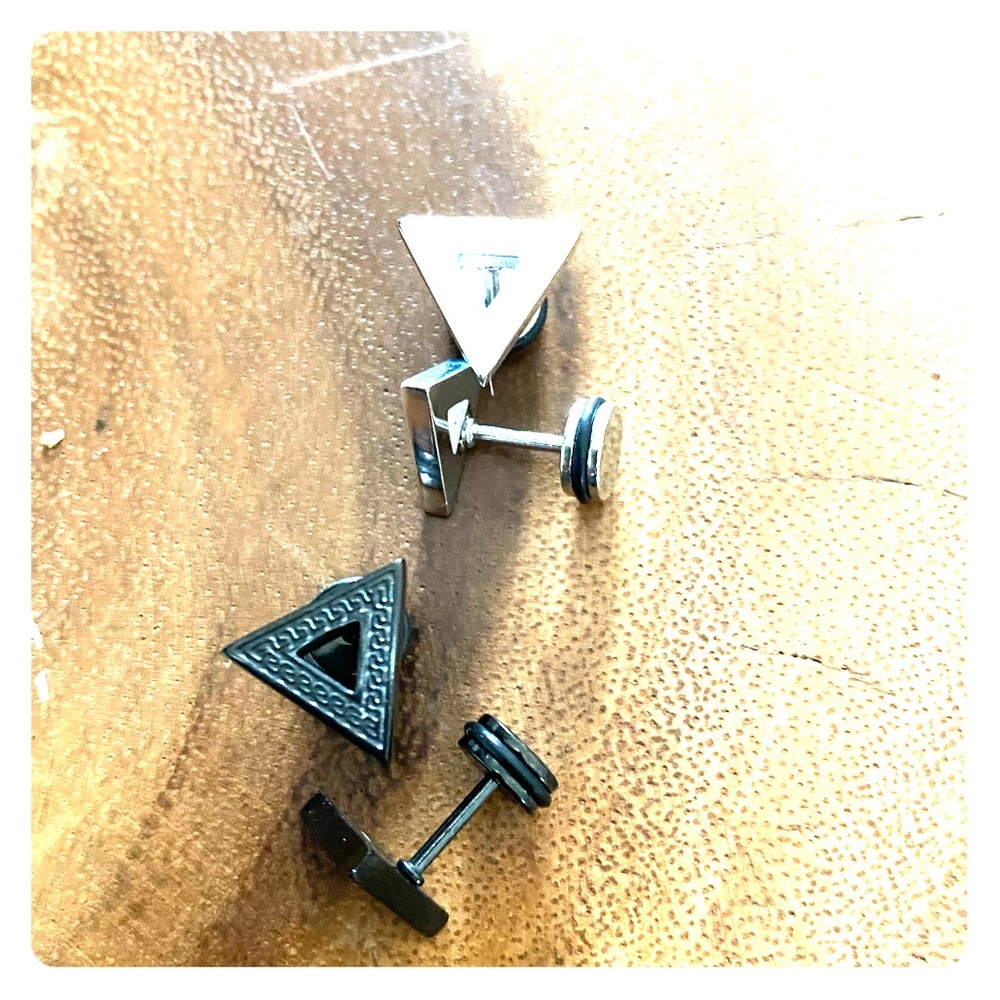 Black & silver earrings!! Package deal 😉🔥📥